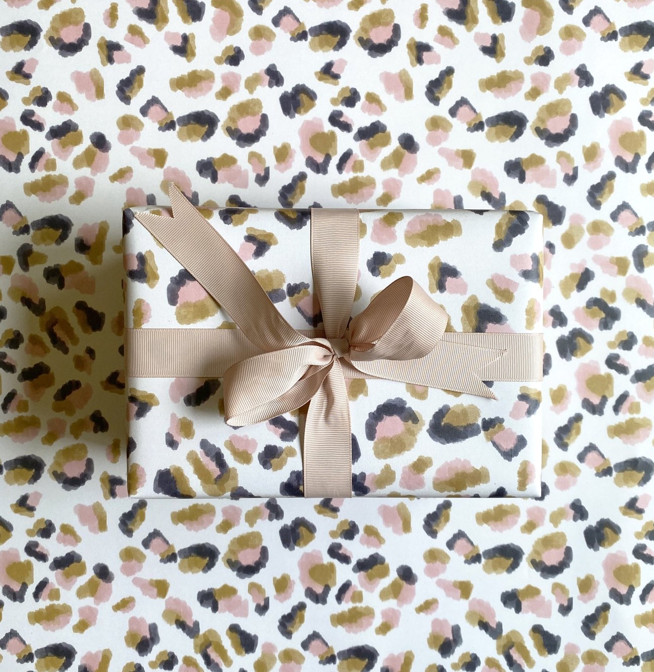 GREETING CARDS & GIFT WRAP