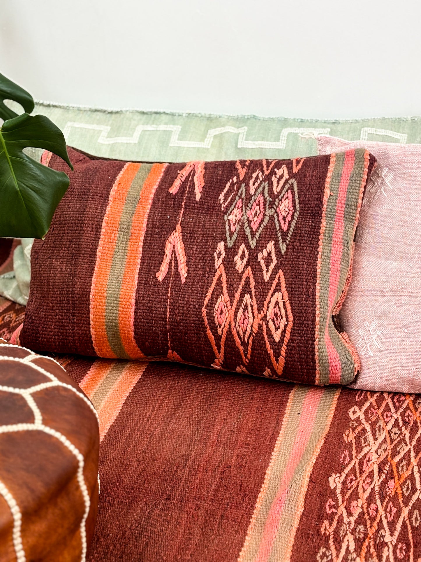 Vintage Moroccan Hanbel Rug – Kilim Style Flatweave in Terracotta & Rose