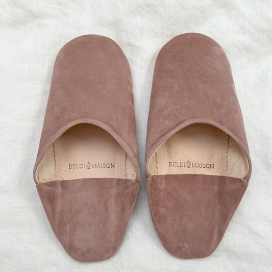 Moroccan Babouche Suede Slippers in Dusty Pink