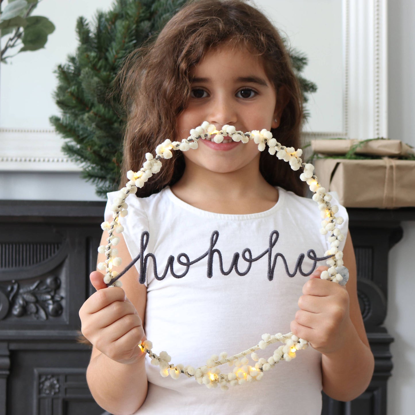 Christmas hohoho wreath with fairy lights: Soft White/Warm Grey