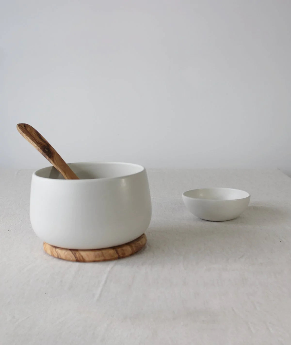 Ghrayan Stoneware Ewa Serving Bowl In Matte White