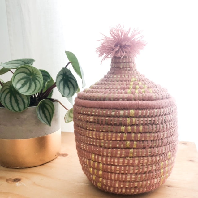 SMALL PINK AND GOLD BASKET WITH LID