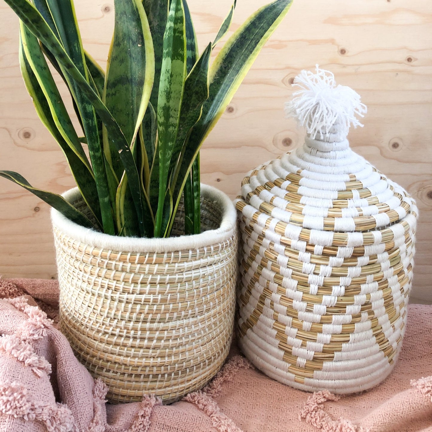 Berber Bread Basket In Natural Reed And White