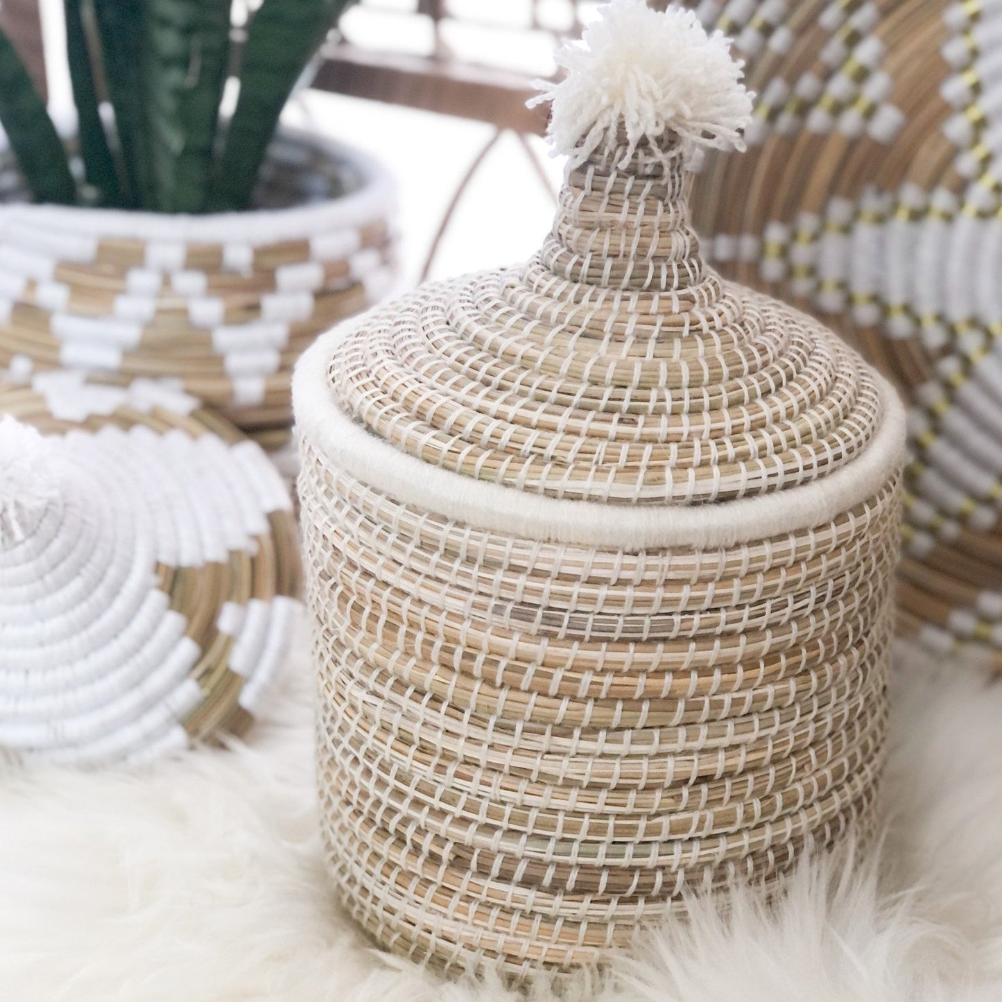 Berber Bread Basket In Natural Reed And White