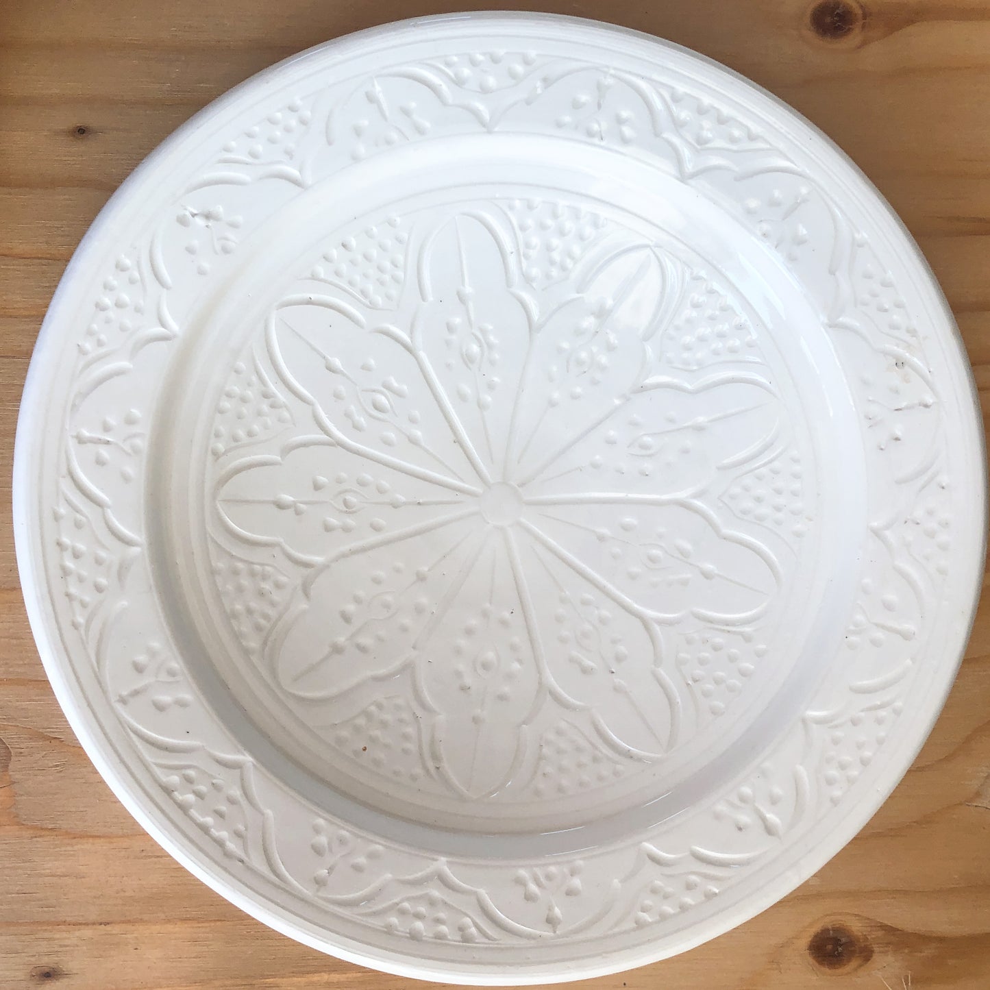 Moroccan White Clay Engraved Dinner Plate