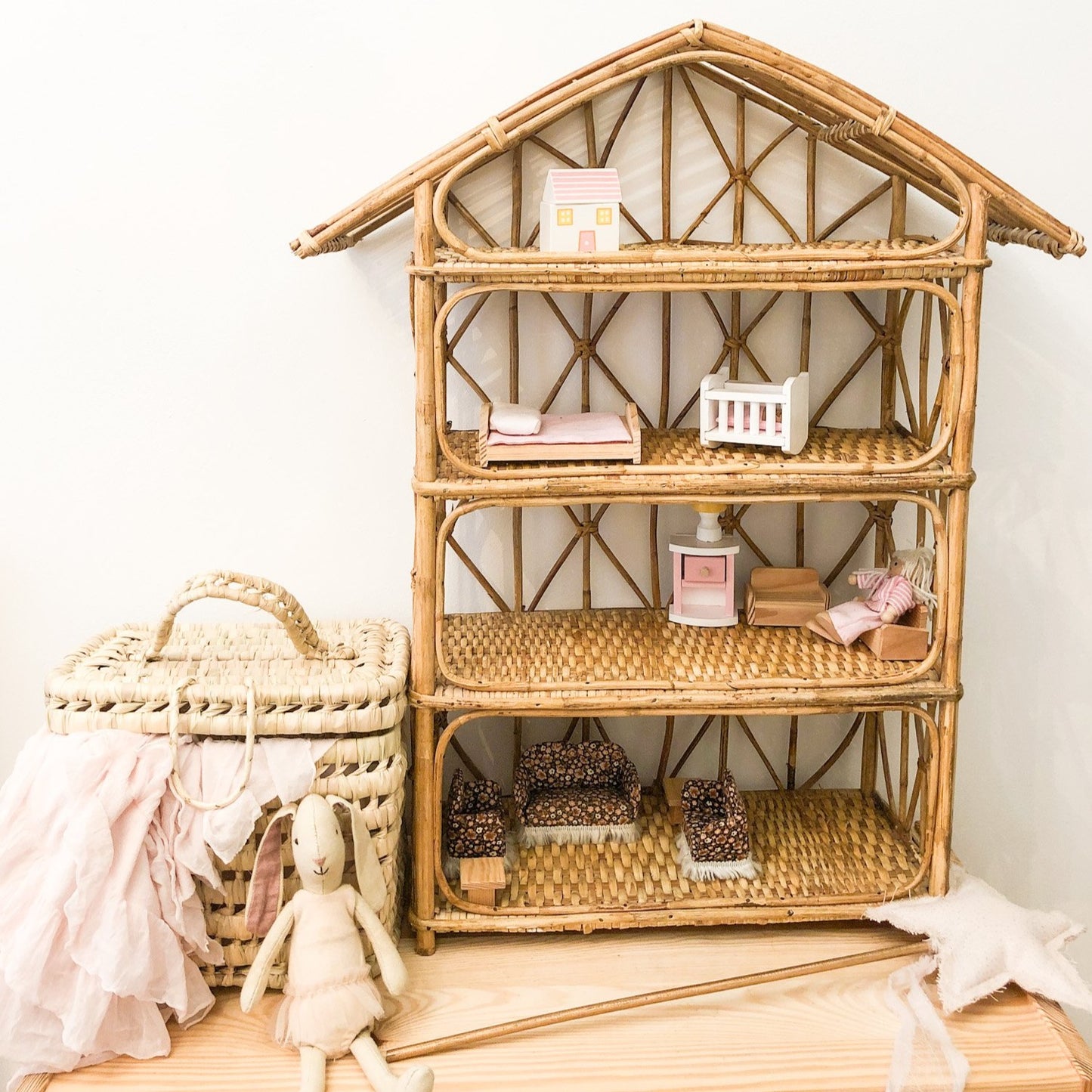 VINTAGE BAMBOO RATTAN HOUSE SHELF